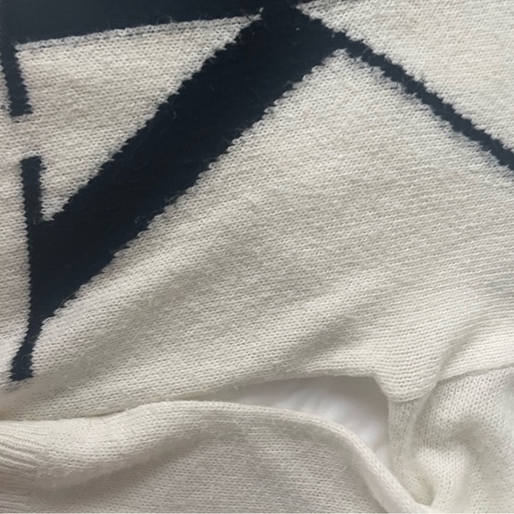Calvin Klein Designer White sweater - Picture 10 of 12